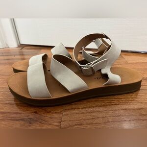White/Cream Sandals